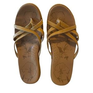 L. L. Bean Light Tan Leather Thong Slip On Sandals